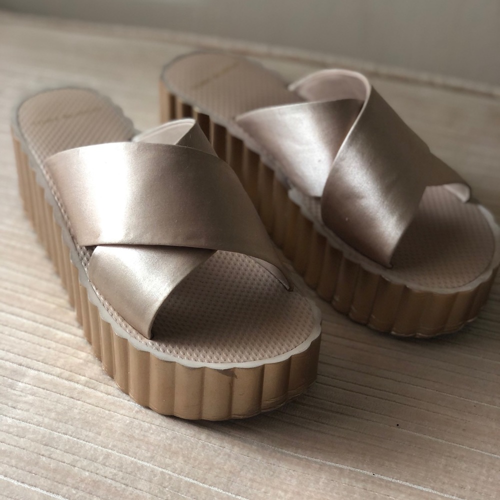 Tory Burch Scalloped Platform Sandal